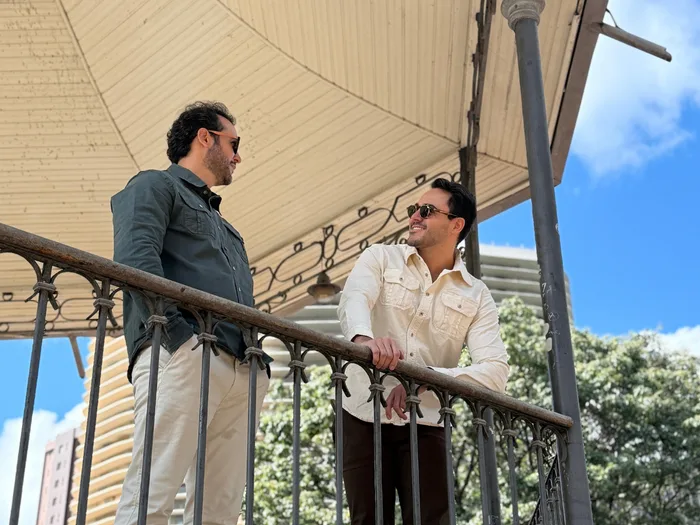 Dupla vestindo peças Classic Style